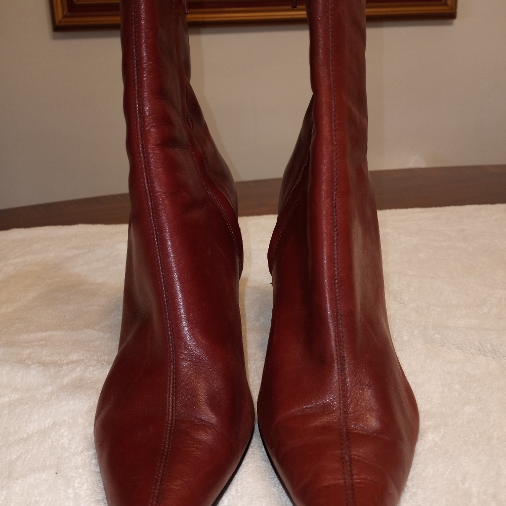BURGUNDY NINE WEST ANKLE BOOTIES